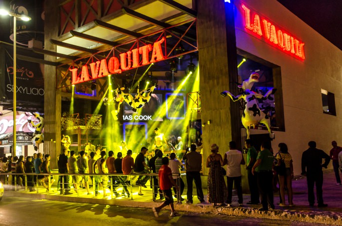 People lining up outside of La Vaquita nightclub Cancun.