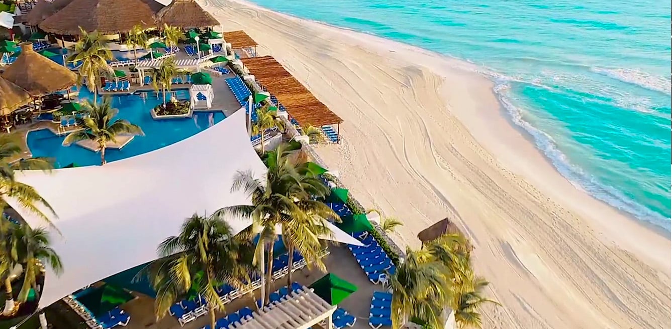 Swim up Bar at Royal Solaris Cancun