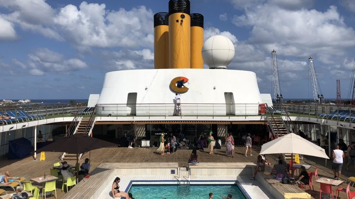 pool-on-cruise-ship-florida-to-bahamas